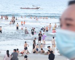 Ngoài phố Đà Nẵng dân mang khẩu trang kín mít, ở biển nhắc mới đeo