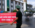 Quân đội phun hóa chất sát khuẩn quanh vũ trường New Phương Đông, Đà Nẵng