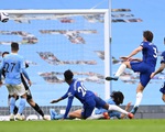Thua ngược Chelsea, Man City chưa thể lên ngôi vô địch