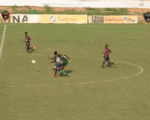 Video: Cầu thủ Ghana sút bóng từ giữa sân ghi bàn đẹp hơn 