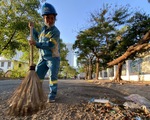 Niềm vui của công nhân môi trường được trả nợ lương