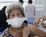Người nghèo ở TP.HCM vui như tết vì được tiêm vắc xin
