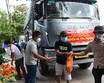 Vị sư người Phú Yên vận động 5 xe chở hàng hóa hỗ trợ người dân Sài Gòn