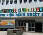 Tặng nhu yếu phẩm đến Bệnh viện điều trị COVID-19 và người dân gặp khó khăn