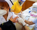 Thái Lan đàm phán mua vắc xin Pfizer và Moderna, vất vả chống vượt biên