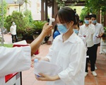 Một thí sinh nghi mắc COVID-19, chủ tịch huyện và giám đốc trung tâm y tế bị ngưng chức