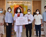 Cùng Tuổi Trẻ chống dịch trao gói thiết bị y tế hơn 5,5 tỉ đồng cho Bệnh viện Hùng Vương