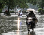 Bắc Bộ kết thúc nắng nóng nhờ đợt mưa lớn, Nam Bộ mưa dông gia tăng