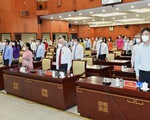 Đại biểu HĐND TP.HCM mặc niệm bệnh nhân tử vong vì COVID-19