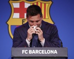 Messi khóc nhiều trong buổi họp báo chia tay Barca, chưa xác định bến đỗ mới