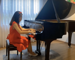 Biểu diễn piano trực tuyến gây quỹ giúp người nghèo