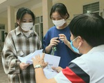 Tiền hỗ trợ đến với sinh viên nghèo, lao động không tạm trú ở Hà Nội