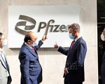 Chủ tịch nước Nguyễn Xuân Phúc đến thăm Công ty Pfizer