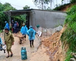 Sạt lở đất giữa khuya ở Hà Tĩnh, một cháu bé bị gãy chân khi đang ngủ