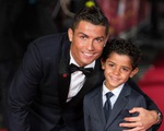 Ronaldo xây tương lai cho con tại Old Trafford