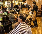 Mai 1-10 mới mở cửa nhưng nhiều tiệm tóc ở TP.HCM giờ đã kín lịch cả tuần