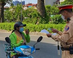 Hà Nội: Cảnh sát giao thông và công an xã, phường sẽ duyệt, cấp giấy đi đường cho người dân