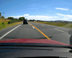 Video: Range Rover chằng đồ không chắc, xe đi sau hứng đòn