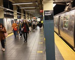 Phụ nữ gốc Á tử vong sau khi bị đẩy xuống đường ray tàu điện ngầm ở New York