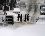 Bão mùa đông ở Mỹ: Hơn 4.000 chuyến bay bị hủy, thị trưởng ra ngoài trời nhắc dân