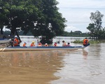 An Giang: Đưa rước học sinh vùng lũ đến trường