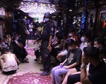 Cảnh sát đột kích quán karaoke, bắt quả tang quản lý, nhân viên đang mua bán ma túy