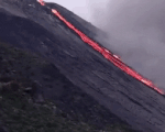 Dòng dung nham khổng lồ từ núi lửa Stromboli