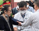 Bác sĩ tới khám tâm thần tại tòa, khẳng định bà Dương Thị Bạch Diệp đủ sức khỏe
