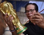 Người đàn ông đam mê làm cúp vàng World Cup