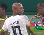 Cầu thủ Ghana đang mừng bàn thắng gỡ hòa thì đội nhà bị thủng lưới