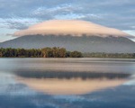 Hiện tượng ‘đĩa mây’ lan đến núi Chứa Chan
