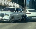 Xe Mercedes-Benz đâm rụng bánh Rolls-Royce - Tai nạn hàng chục nghìn USD