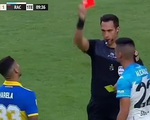 Trọng tài World Cup rút... 10 thẻ đỏ trong trận đấu tại Argentina