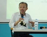 Nhà thơ Trương Anh Tú: Chỉ viết chiều lòng độc giả, sẽ như đom đóm tàn rất nhanh