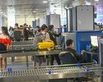 Bạn đọc bắt mạch, kê toa trị bệnh vô cảm nhân viên sân bay Việt Nam