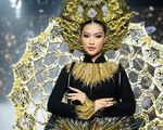 Hoa hậu Đoàn Thiên Ân trình diễn áo dài nặng gần 20kg của nhà thiết kế Minh Châu