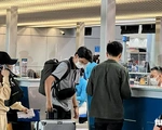 Nhân viên sân bay lúc nào 