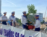Đào, mai, quất và quà Tết ra nhà giàn DK1