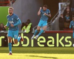 Harry Kane tỏa sáng, Tottenham hòa kịch tính trong ngày trở lại Premier League