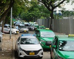 Mở bãi tạm cho taxi đậu miễn phí ở sân bay Tân Sơn Nhất