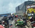 Lâm Đồng: Tai nạn liên hoàn tại trạm thu phí, 4 xe ôtô hư hỏng nặng