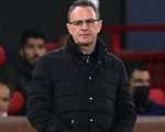 HLV Rangnick: '4 phút bù giờ thật nực cười'