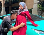 Bà bầu tặng chồng siêu xe Lamborghini để ‘trả công’ chăm sóc vợ