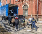Cứu trợ dân Ukraine gặp khó vì thiếu tài xế tình nguyện