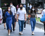 Singapore không còn bắt buộc đeo khẩu trang khi ra đường