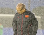 Đội tuyển Việt Nam tập luyện trong mưa to, gió giật tại Nhật Bản