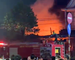 Đồng Nai: Sau tiếng nổ lớn, tiệm sửa xe ven quốc lộ 1 bị cháy rụi