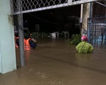 Mưa trái mùa, nhiều khu dân cư Đà Nẵng chạy lụt giữa khuya