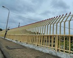 Quảng Trị: Biến lan can cầu thành ‘hàng rào nhà tù’, dân mạng phản ứng