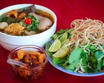 Bún bò Huế vào bữa trưa của trẻ em Nhật: 